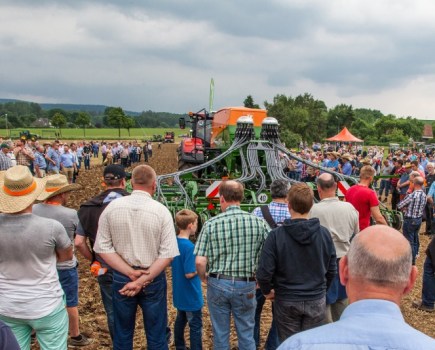 6-000-visitors-to-Amazone-field-event-3748483_0