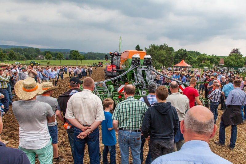 6-000-visitors-to-Amazone-field-event-3748483_0