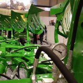 Amazone-shows-new-mounted-reversible-ploughs-5932209_0