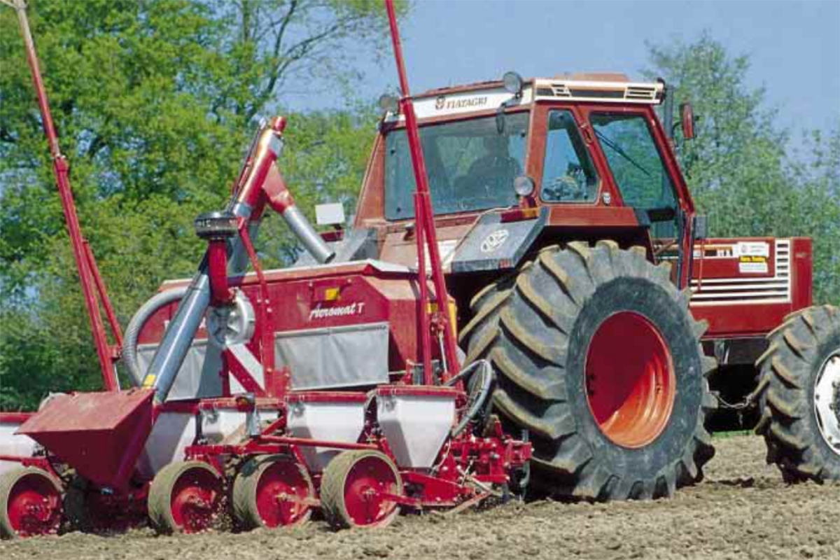 Becker maize drill: Extra nozzle and a longer ejector - Profi