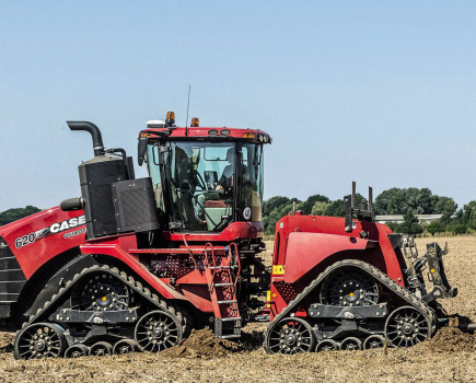 Case-IH-Case-IH-Quadtrac-620-and-John-Deere-9620-RX-tt-04-2017