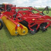 Cereals-17-Arable-crowds-enjoy-the-sunshine-8320436_1