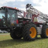 Cereals-17-Arable-crowds-enjoy-the-sunshine-8320436_17