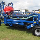 Cereals-17-Arable-crowds-enjoy-the-sunshine-8320436_4