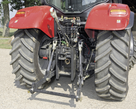 Challenger-MT700E-and-MT800E-di-04-2014  