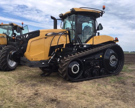 Challenger-s-MT700-goes-a-little-bit-Fendt-8418041_0