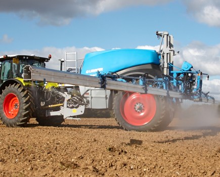 Claas-likes-an-open-door-4785399_0