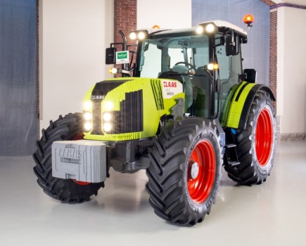 Claas-tractor-made-of-Lego-4353144_0