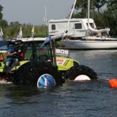 Claas-tractor-walks-on-water-4551604_3
