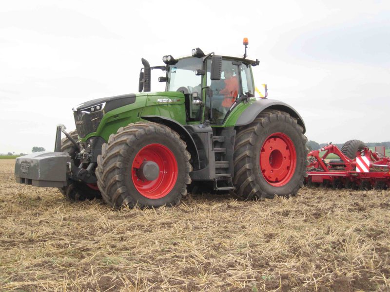 Conventional-tractor-hits-500hp-2471218_0
