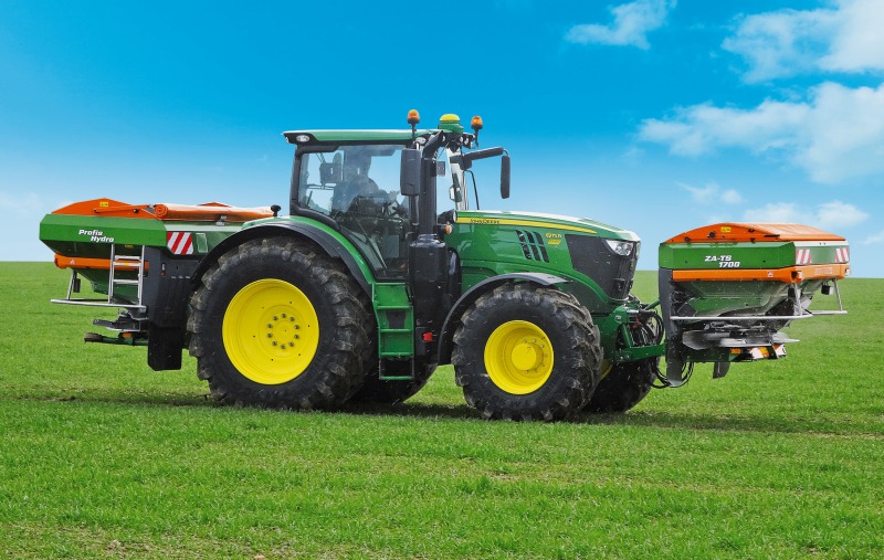Easier-operation-of-Amazone-front-mounted-spreaders-8931952_0