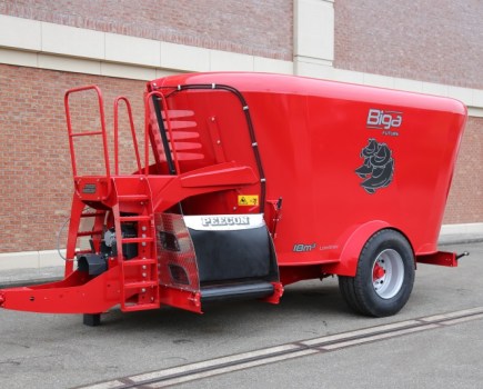 Electric-power-boost-for-Peecon-mixer-wagons-6012782_0