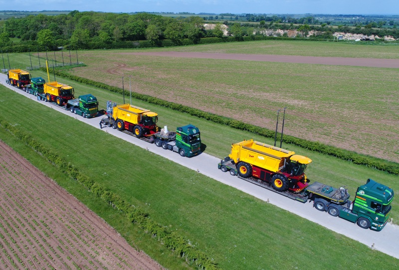 First-batch-of-Vredo-manure-spreaders-8421170_0