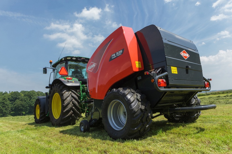 Fully-automated-round-baler-option-6834115_0