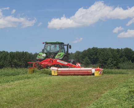 Grass-machinery-performs-well-for-Poettinger-8457484_0