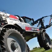 Hardi-spraying-giant-arrives-in-Europe-8915123_0