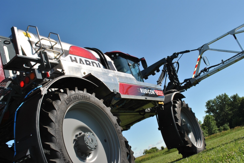 Hardi-spraying-giant-arrives-in-Europe-8915123_0