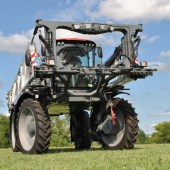 Hardi-spraying-giant-arrives-in-Europe-8915123_2
