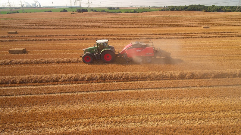 Higher-outputs-from-Kuhn-large-square-baler-7525301_0