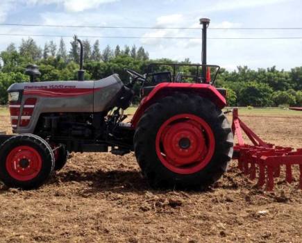 India-s-first-driverless-tractor-8948236_0