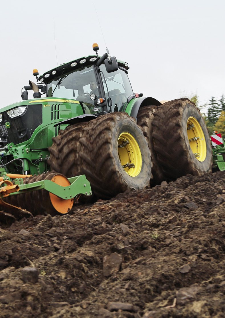 John-Deere-6210R-tt-02-2014