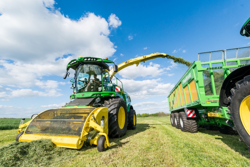 John-Deere-s-flagship-forager-heading-to-ScotGrass-2927454_0