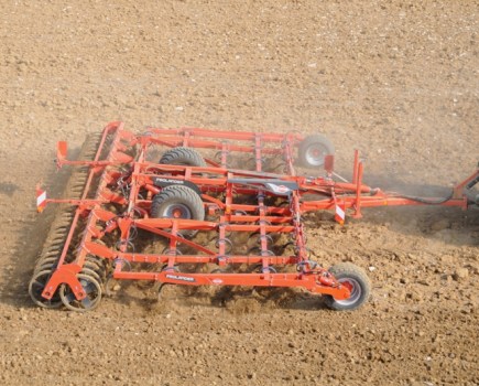 Kuhn-multi-purpose-seedbed-cultivator-8102810_0