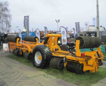 LAMMA-2015-Rolls-open-out-to-24m-1652595_0