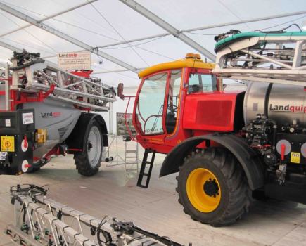 LAMMA-2015-Trailed-or-self-propelled-1656970_0