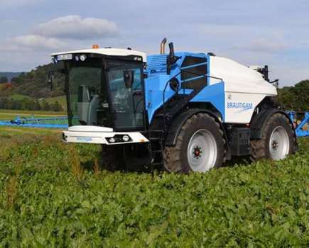 Lemken-works-on-self-propelled-sprayer-7950804_0