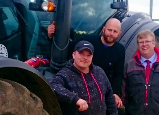 Long-distance-charity-tractor-run-3528049_0