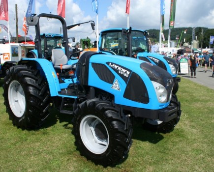Low-cost-open-platform-tractor-8429297_0