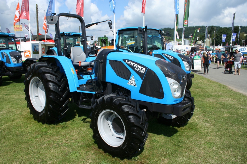 Low-cost-open-platform-tractor-8429297_0