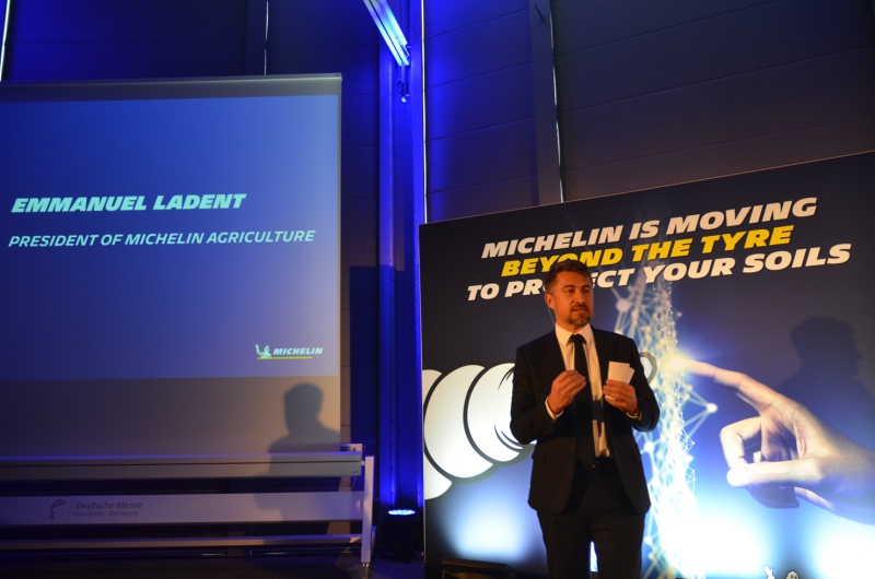 Michelin-two-in-one-tyre-with-central-inflation-system-8903065_0