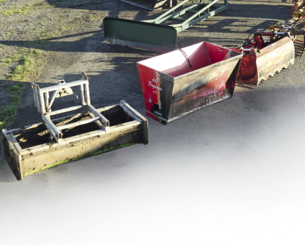 -Multi-use-handler-on-dairy-farm-MM-3-2014