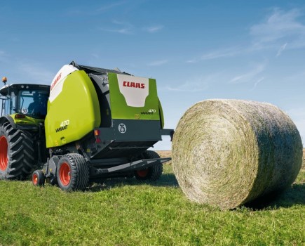 New-Claas-balers-working-at-Grassland-8101203_0