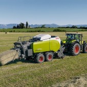 New-Claas-balers-working-at-Grassland-8101203_1