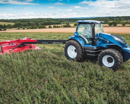 New-Holland-concept-glimpse-of-tractor-future-8454645_0