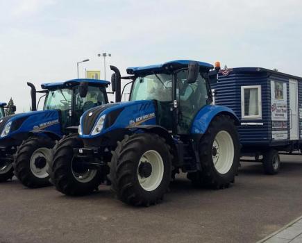 New-Holland-tractors-complete-5-000-mile-journey-8309975_0