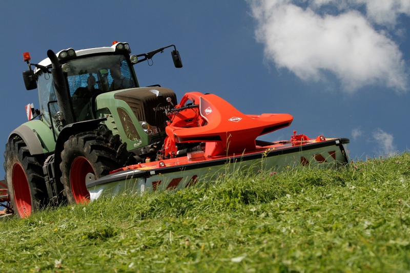 New-Kuhn-grass-machines-heading-to-ScotGrass-3077990_0