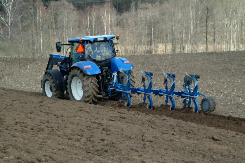Oeverum-s-next-generation-CX-plough-9115413_0