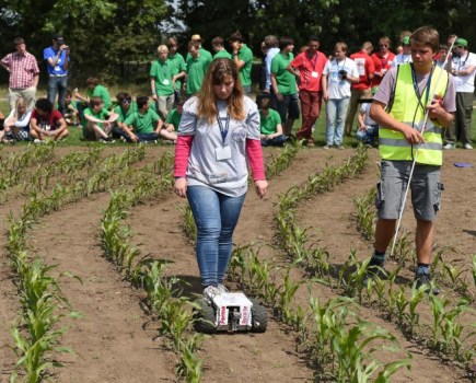 Robots-in-action-at-German-Field-days-3155917_0