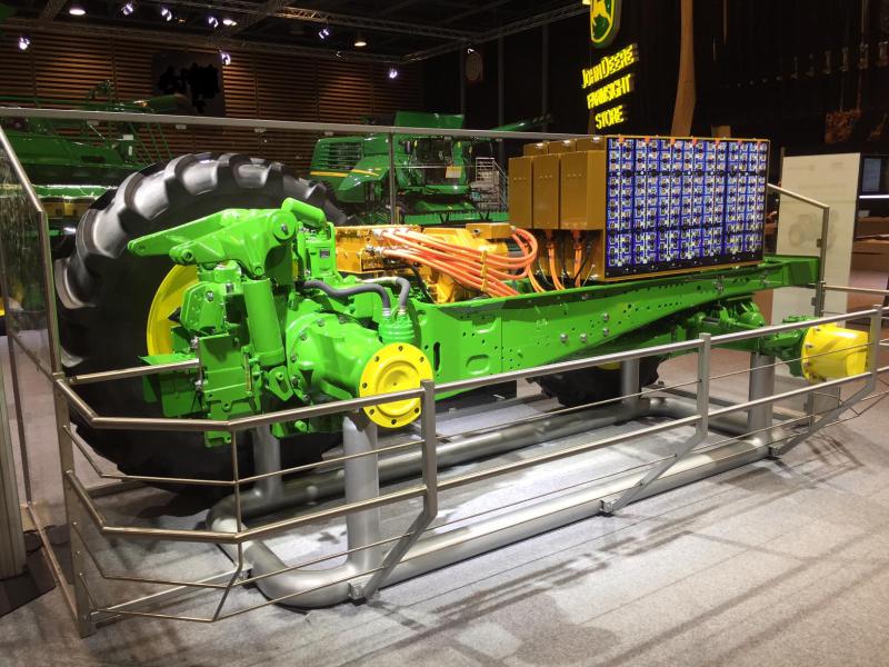 SIMA 2017 John Deere electric tractor Profi