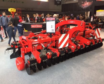SIMA-2017-Quivogne-shows-pasture-regenerator-7867038_0
