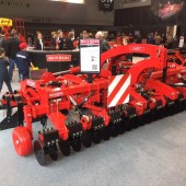 SIMA-2017-Quivogne-shows-pasture-regenerator-7867038_0