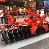 SIMA-2017-Quivogne-shows-pasture-regenerator-7867038_2