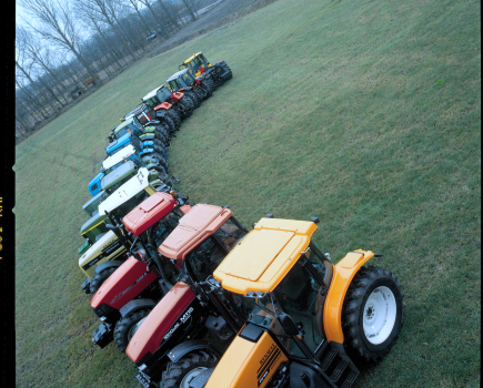 Selection-12-tractor-cabs-in-comparison-II-tt-08-1998