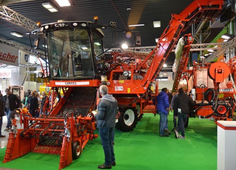 Selfpropelled tomato harvester Profi
