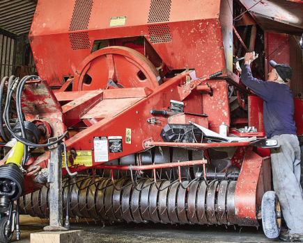 -Servicing-an-older-Hesston--MF--New-Holland-baler-WSHOP-07-08-2016