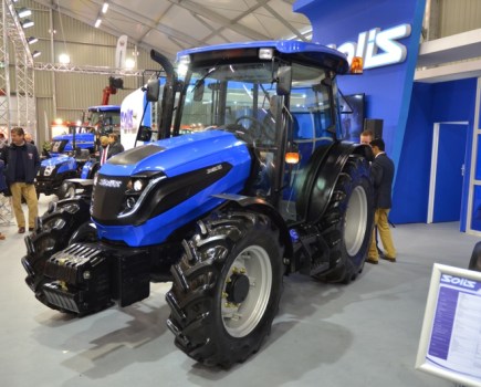 Solis-builds-first-Stage-IV-tractor-5864270_0